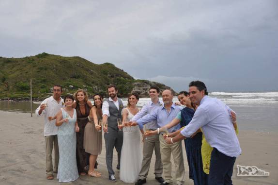 Um brinde aos noivos! (Praia Grande, Ilha do Mel, no litoral do Paraná)